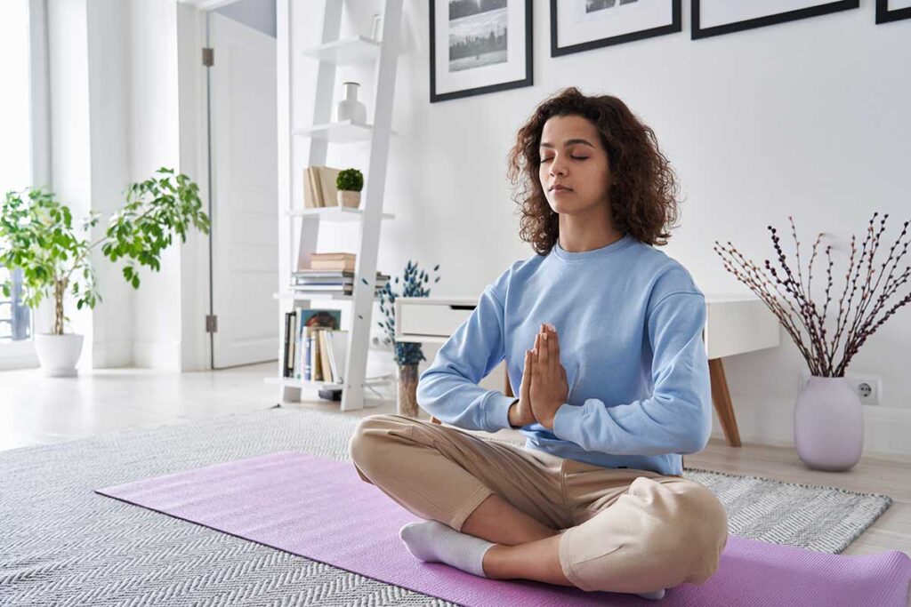 a person meditates to help with alcohol withdrawal symptoms