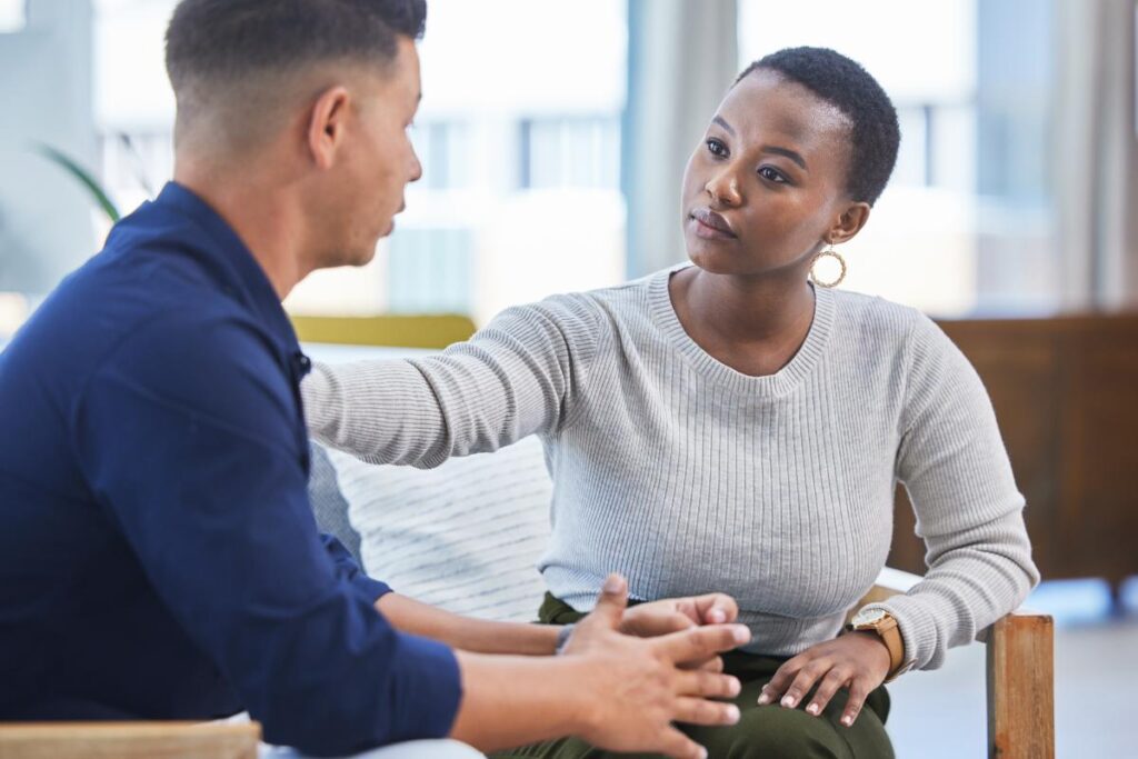 A therapist speaks with a client about the MAT recovery program.